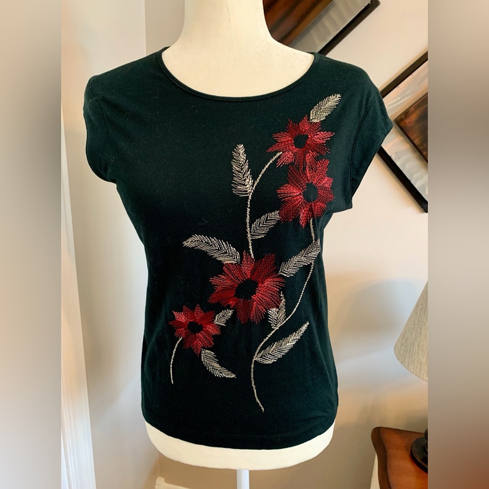 Women’s Kenneth Cole Reaction M black embroidered top
